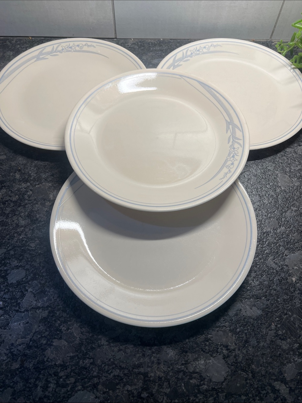 Vintage Corelle BLUE LILY Dinner Plates with Subtle Blue Trim - Set of 4